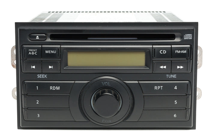 中古　D*A*M Sonic Titan 2013 Nissan Titan AM FM Radio Receiver Aux Single Disc CD